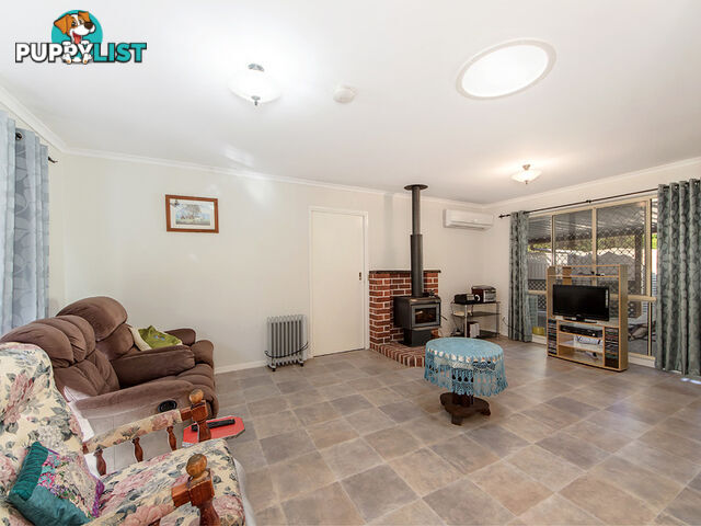 4 Macadamia ct WALLOON QLD 4306