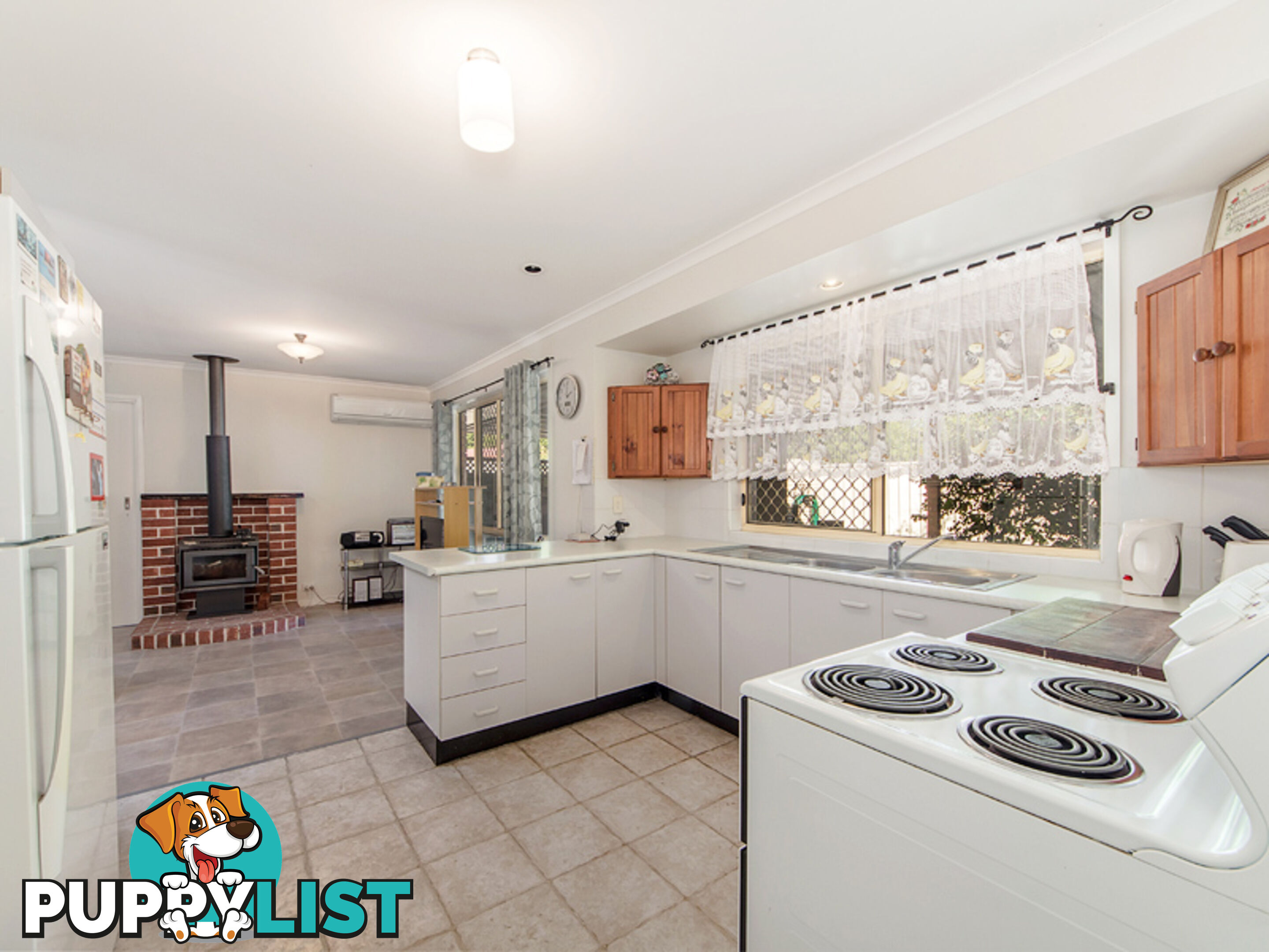 4 Macadamia ct WALLOON QLD 4306