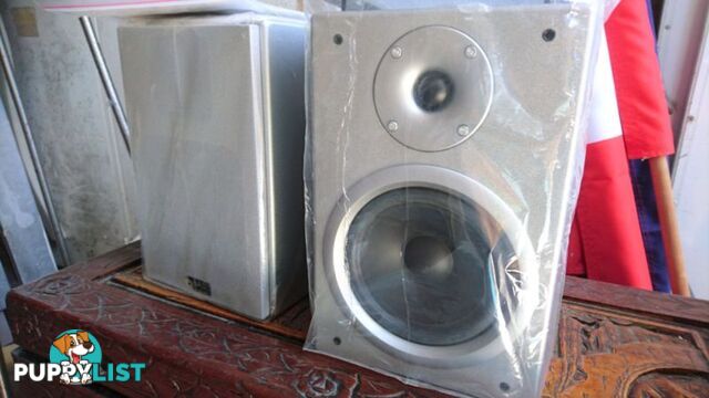 BRAND NEW Bass Acoustic bookshelf speakers