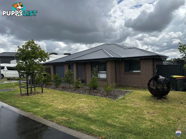 25 & 25A Janice Drive TAHMOOR NSW 2573