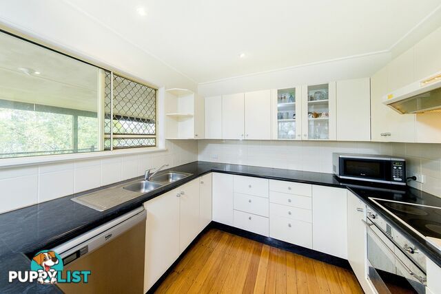 26 David Road HOLLAND PARK QLD 4121