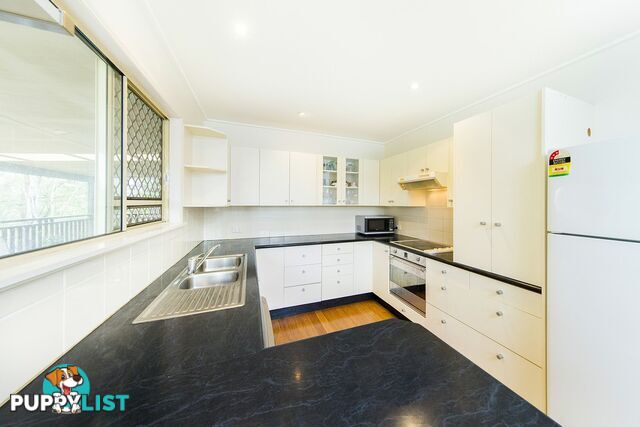 26 David Road HOLLAND PARK QLD 4121
