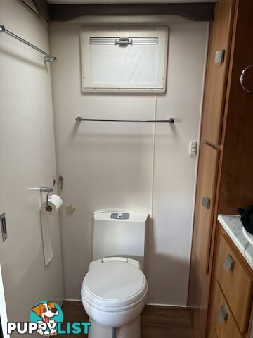 2015 RETREAT HAMILTON 2 SINGLE BED FULL EN-SUITE CARAVAN