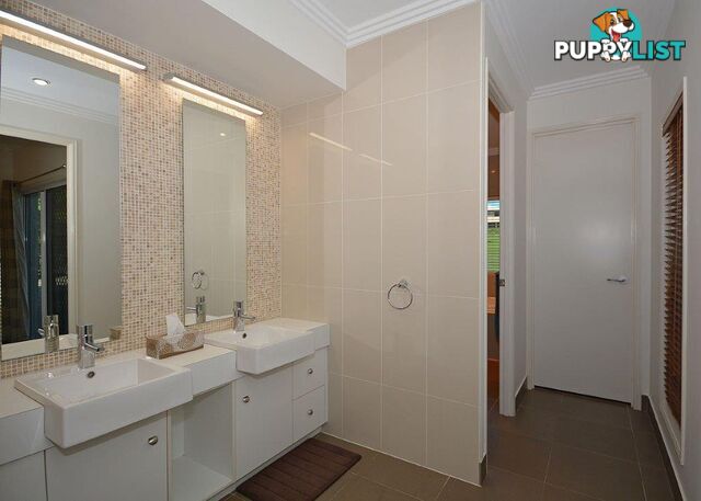 1 Jasmine Court DUNDOWRAN BEACH QLD 4655