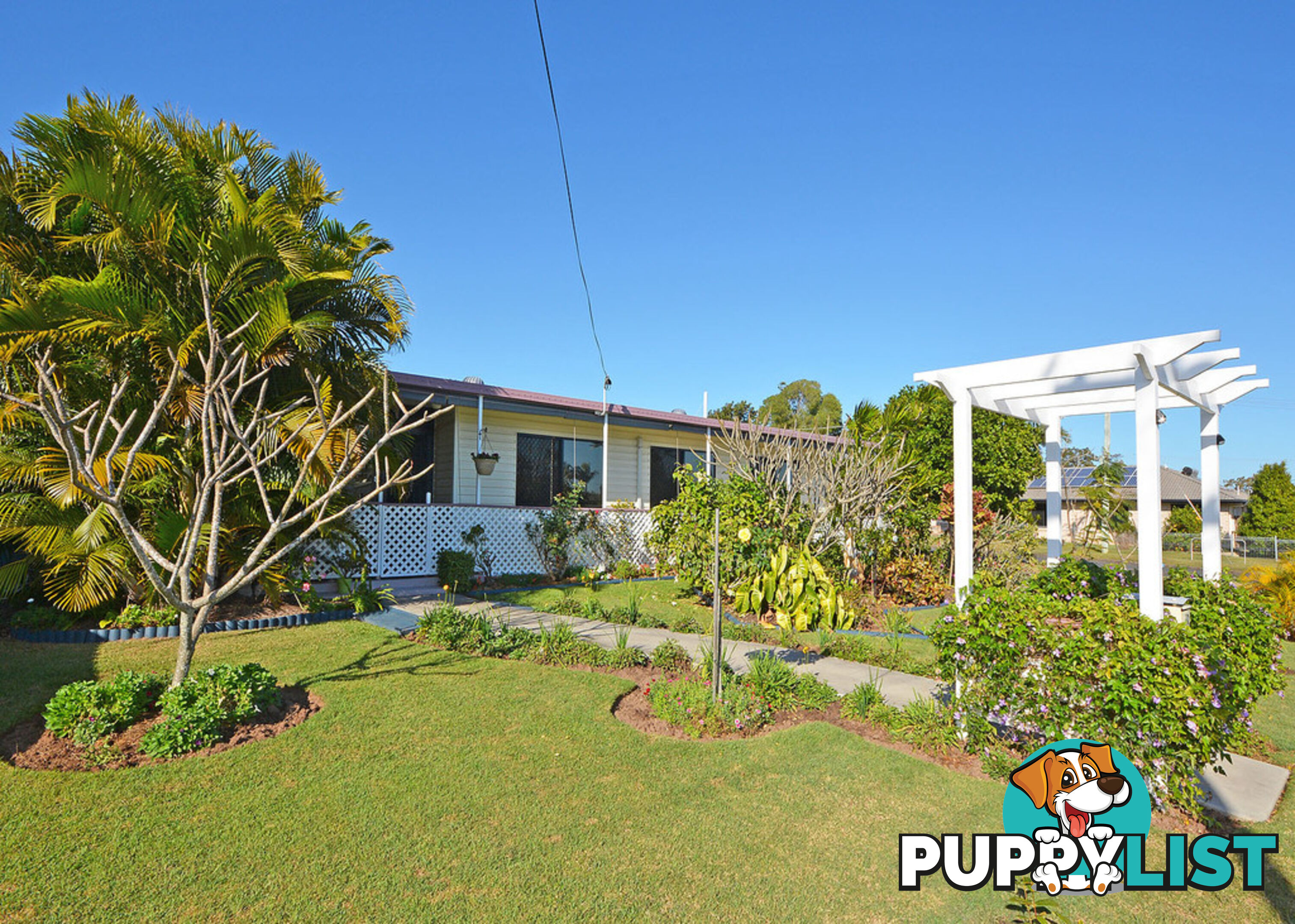 8 Preston Street POINT VERNON QLD 4655