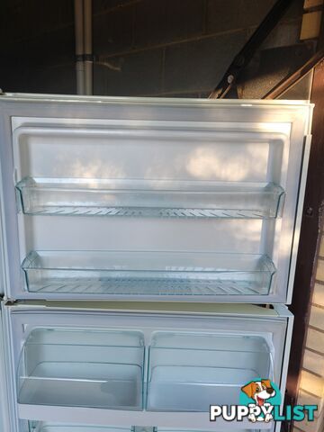 Westinghouse 420L top mount Fridge/Freezer