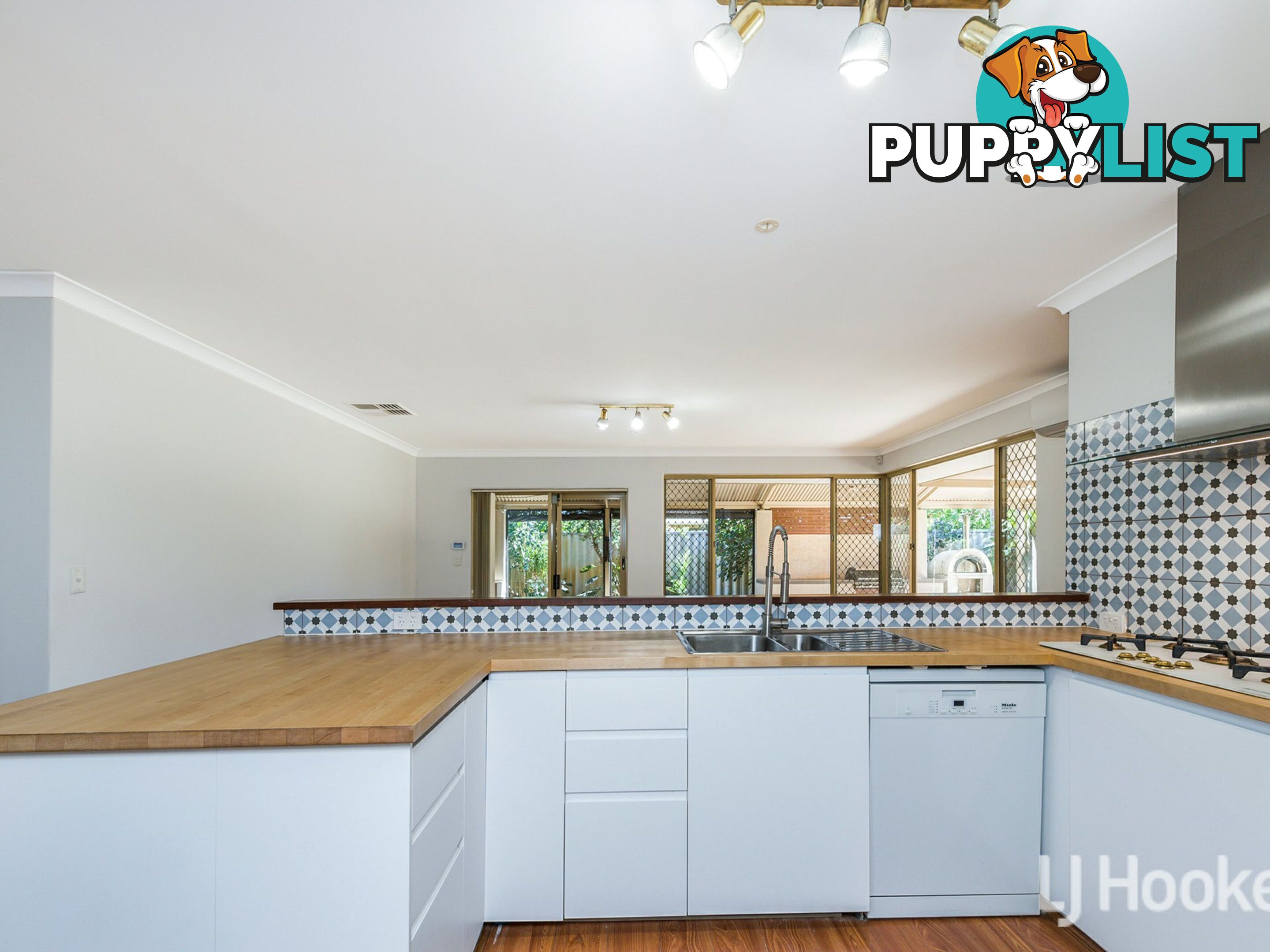 25 Challenger Drive THORNLIE WA 6108