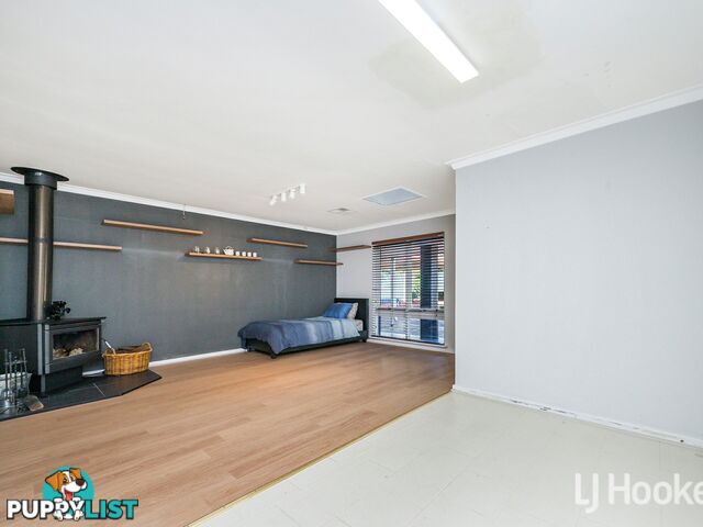8 Armitage Road KELMSCOTT WA 6111