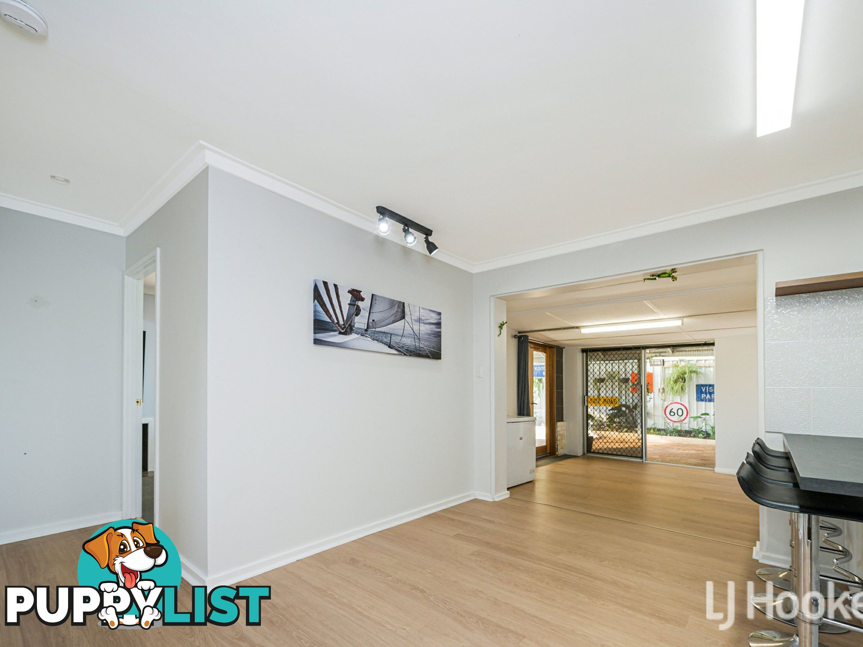 8 Armitage Road KELMSCOTT WA 6111