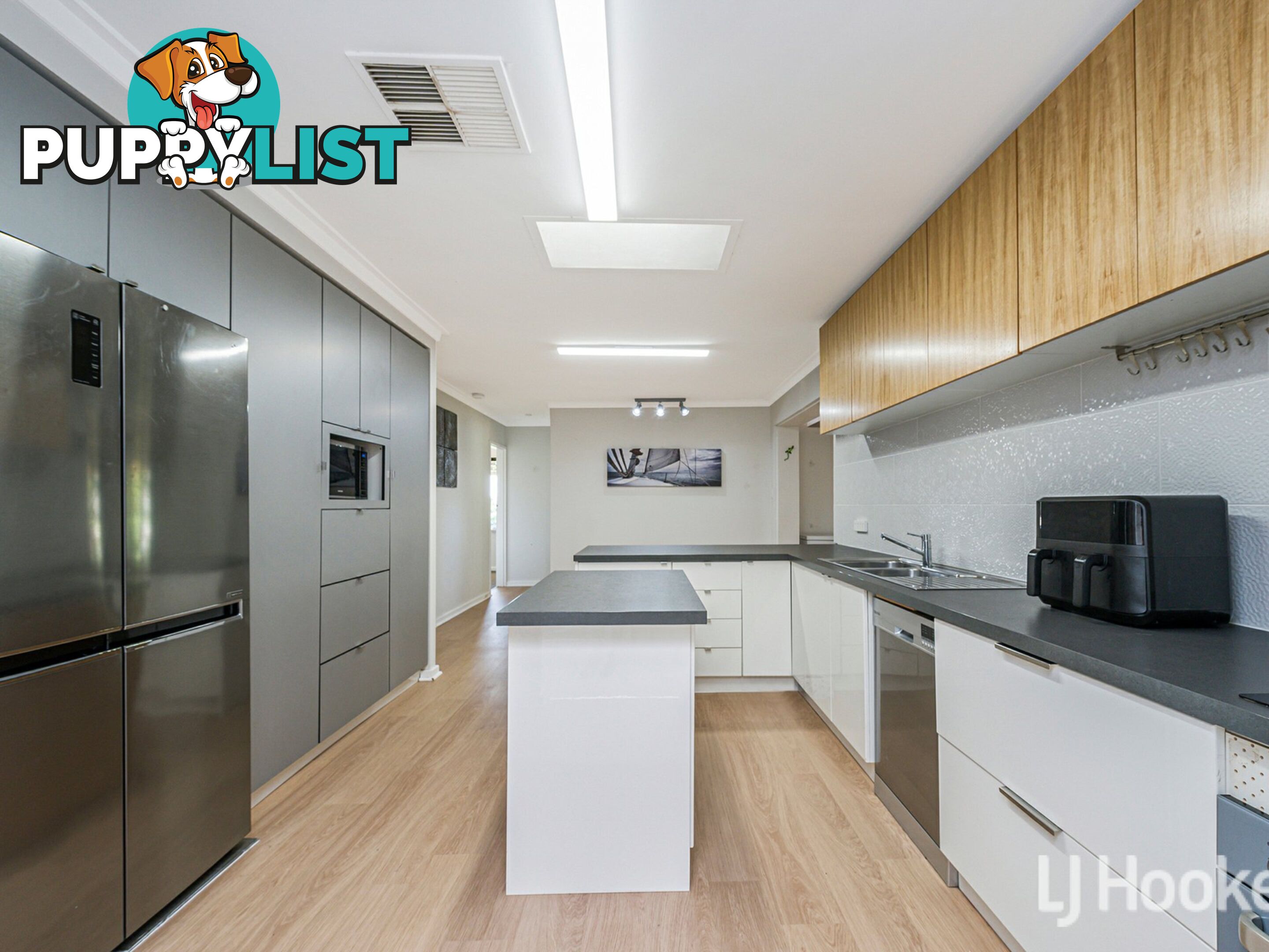 8 Armitage Road KELMSCOTT WA 6111