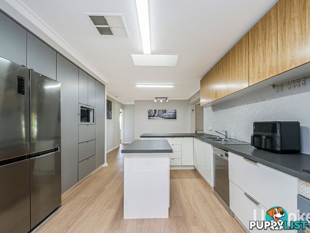8 Armitage Road KELMSCOTT WA 6111