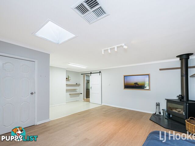 8 Armitage Road KELMSCOTT WA 6111
