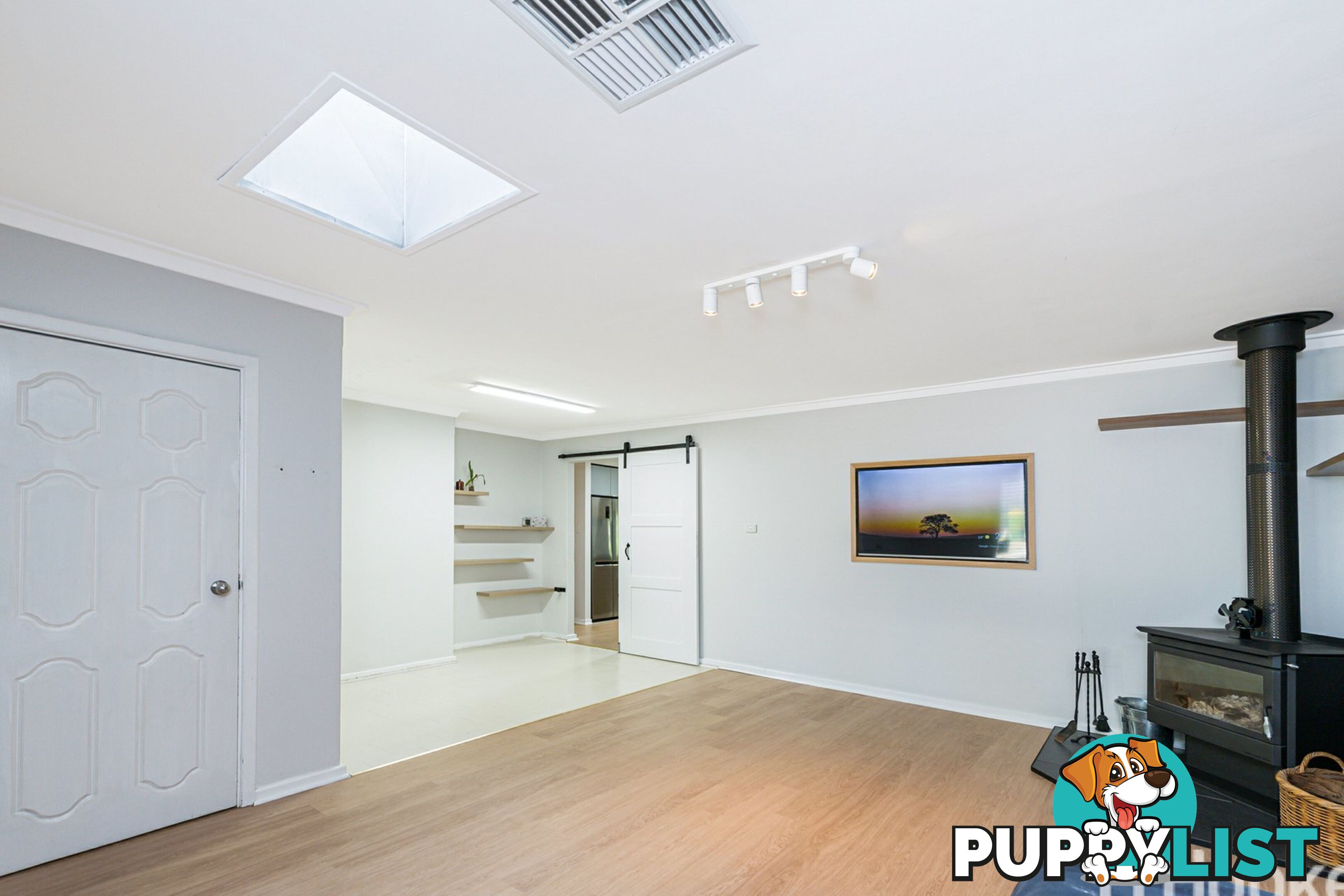 8 Armitage Road KELMSCOTT WA 6111