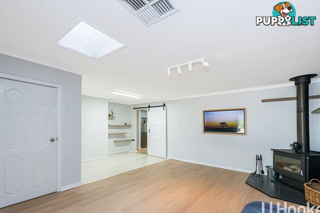 8 Armitage Road KELMSCOTT WA 6111