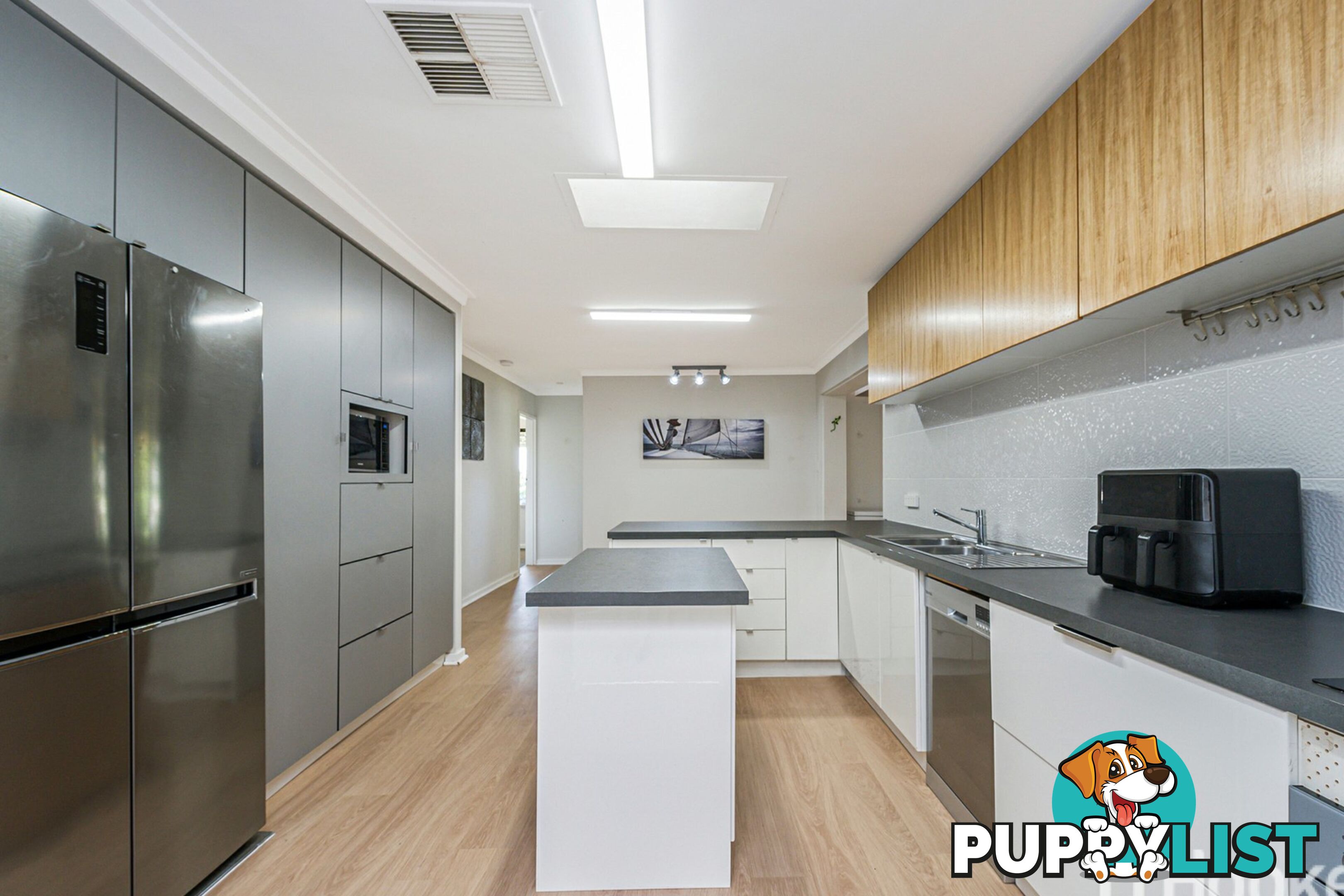 8 Armitage Road KELMSCOTT WA 6111