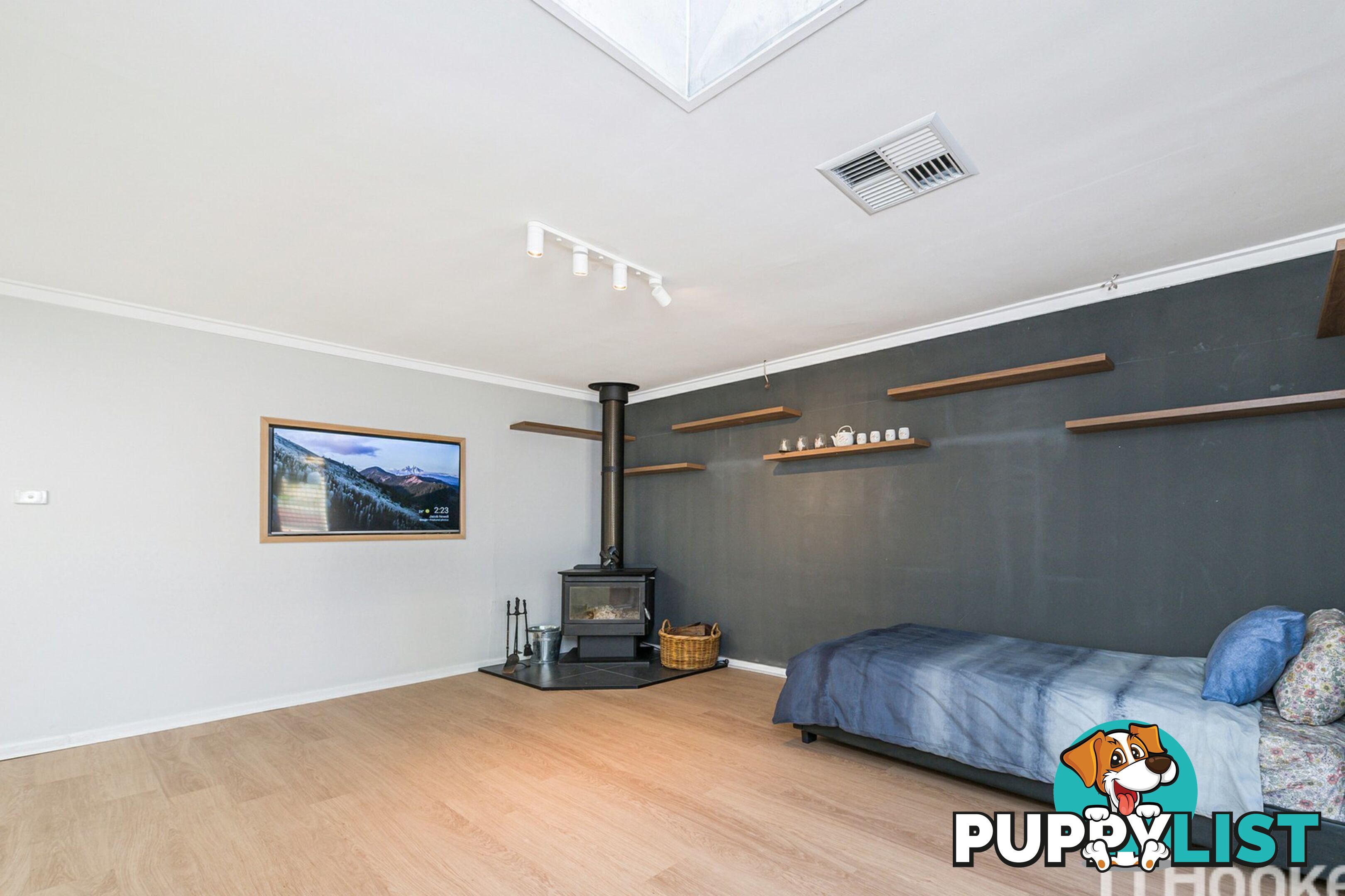 8 Armitage Road KELMSCOTT WA 6111
