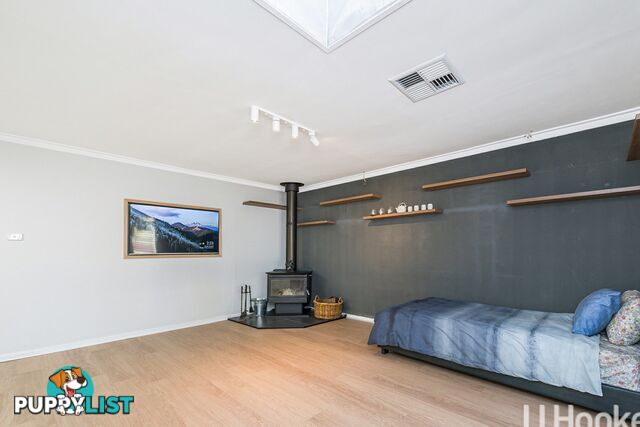 8 Armitage Road KELMSCOTT WA 6111