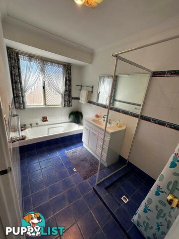 25 Discovery Drive THORNLIE WA 6108