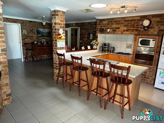 25 Discovery Drive THORNLIE WA 6108