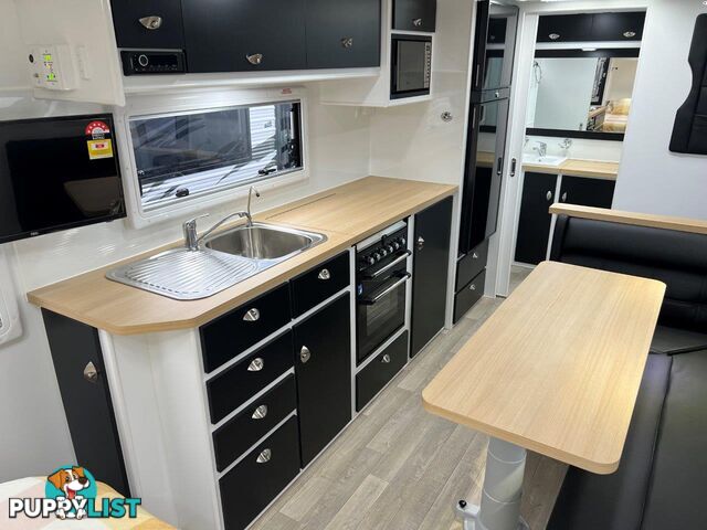 OPAL SOUTHERN EXPLORER SERIES 199 CARAVAN