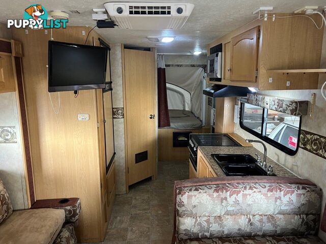 COYOTE SLIDE OUT EXPANDER CARAVAN