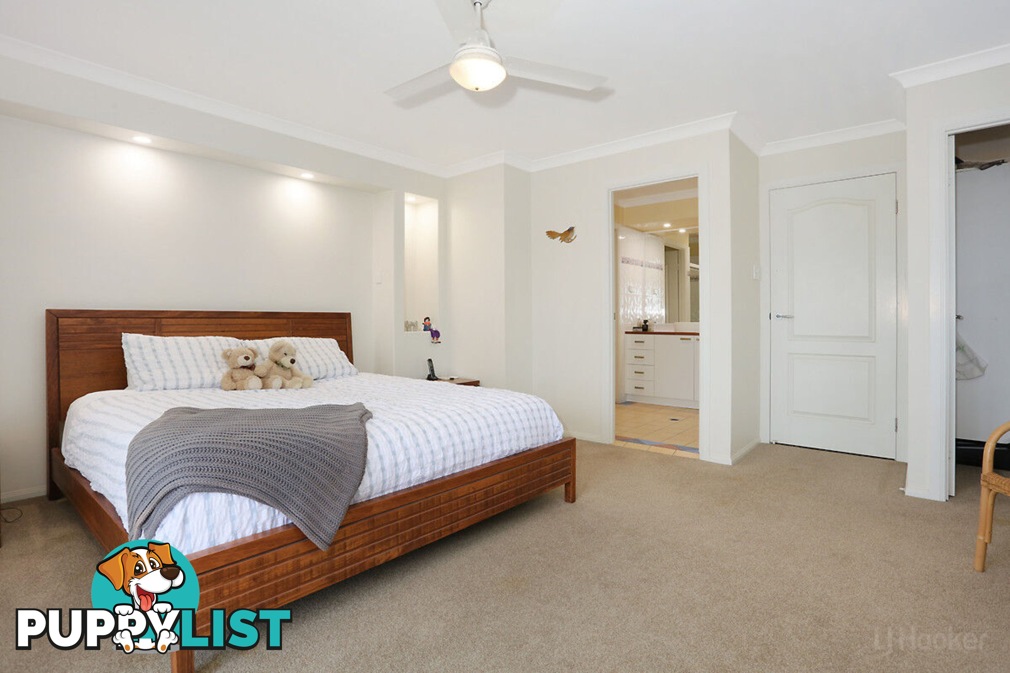 2/40 Markham Avenue RUNAWAY BAY QLD 4216