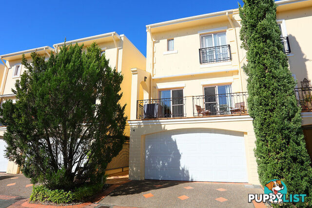 4/14 Pendraat Parade HOPE ISLAND QLD 4212