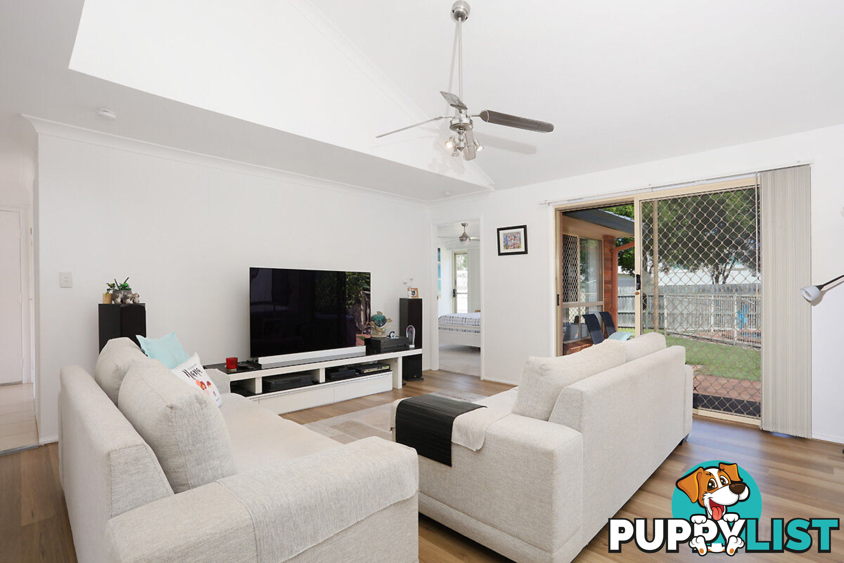 2/553 Pine Ridge Road BIGGERA WATERS QLD 4216