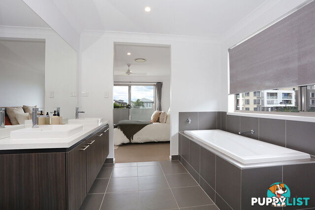 67 Harbour Rise HOPE ISLAND QLD 4212