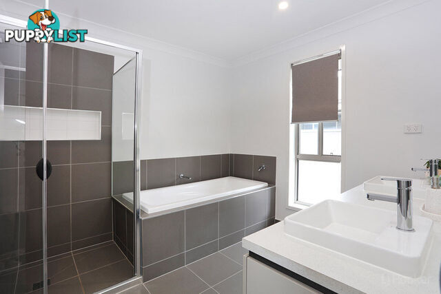 67 Harbour Rise HOPE ISLAND QLD 4212