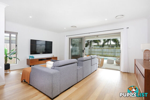 67 Harbour Rise HOPE ISLAND QLD 4212
