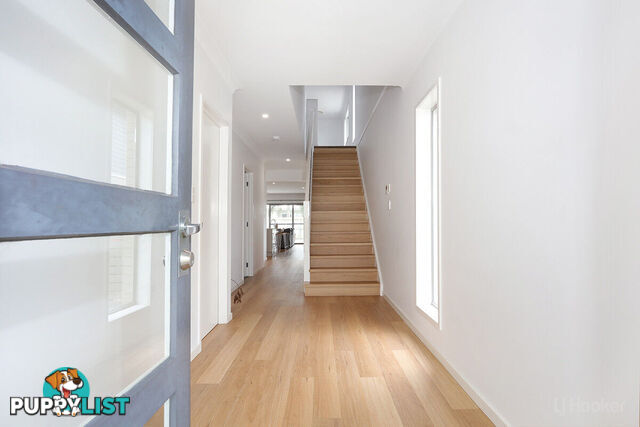 67 Harbour Rise HOPE ISLAND QLD 4212