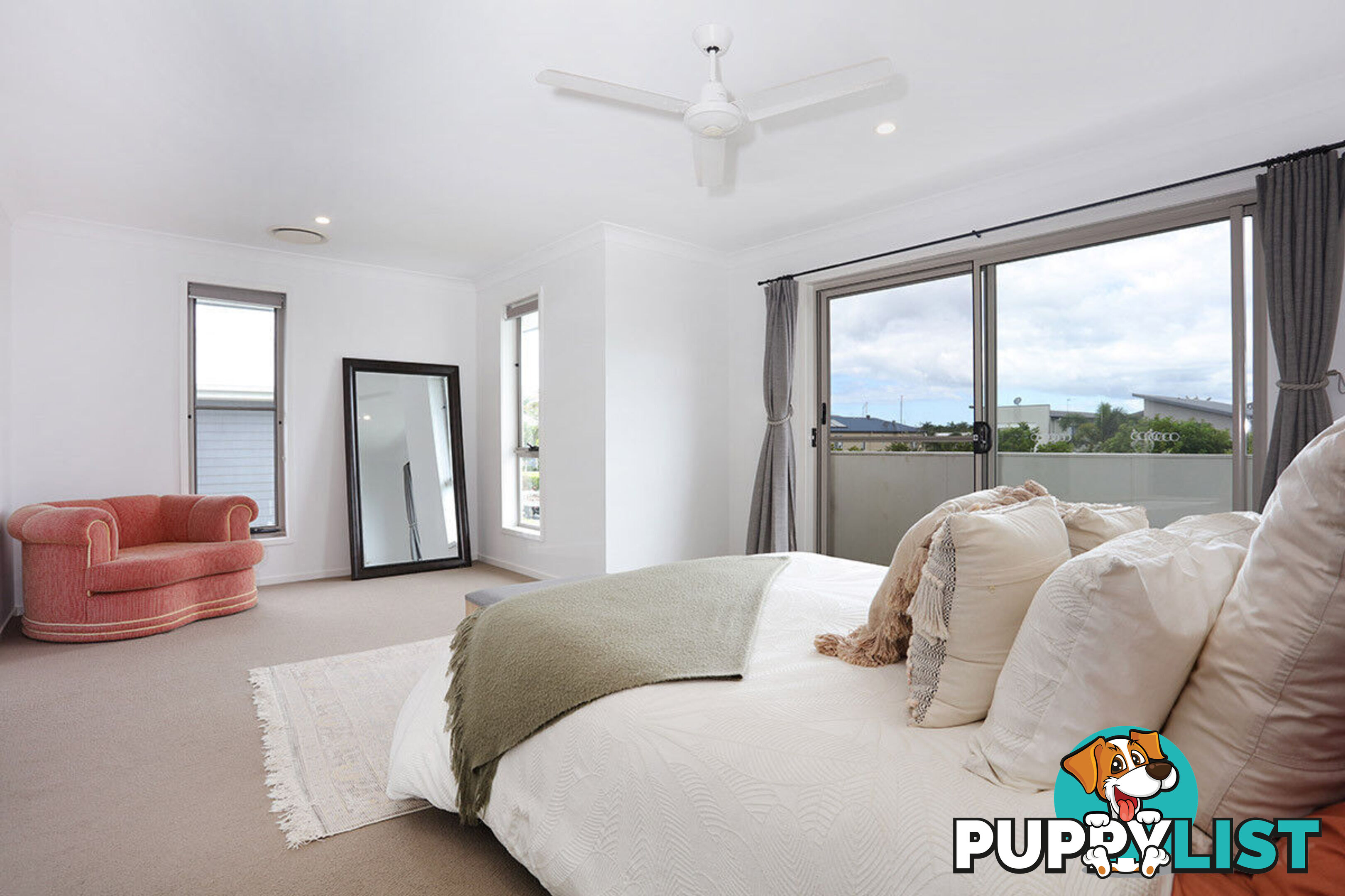 67 Harbour Rise HOPE ISLAND QLD 4212