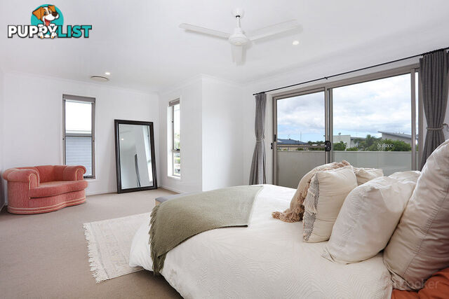 67 Harbour Rise HOPE ISLAND QLD 4212