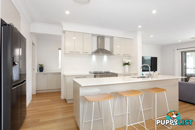 67 Harbour Rise HOPE ISLAND QLD 4212