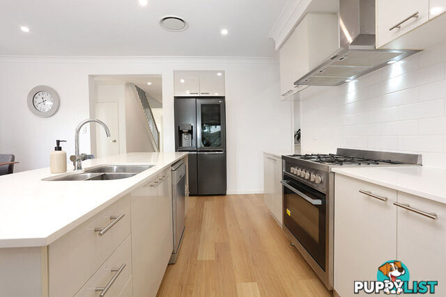 67 Harbour Rise HOPE ISLAND QLD 4212