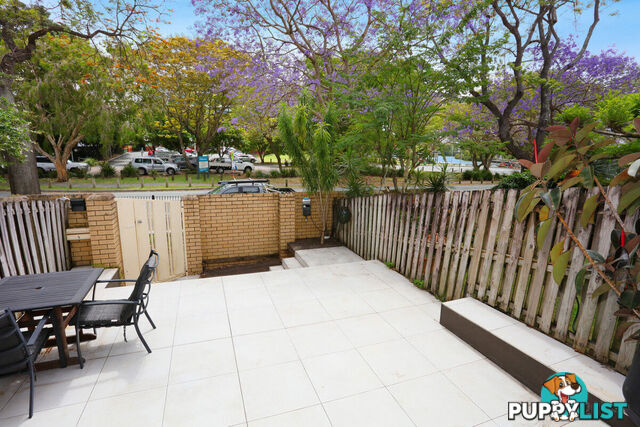 10/2 T E Peters Drive BROADBEACH WATERS QLD 4218