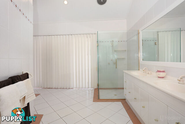 2 James Cook Esplanade HOLLYWELL QLD 4216