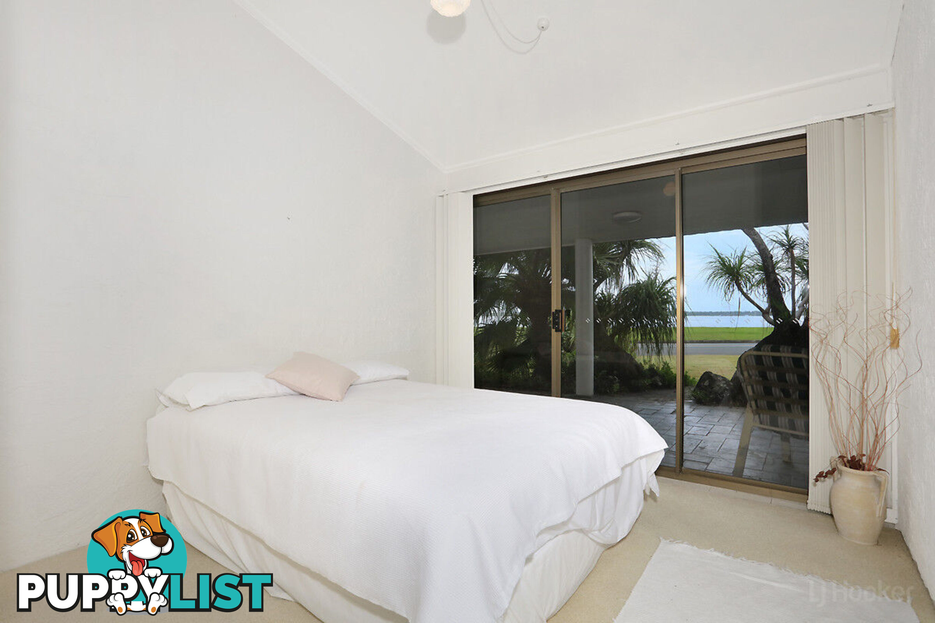 2 James Cook Esplanade HOLLYWELL QLD 4216