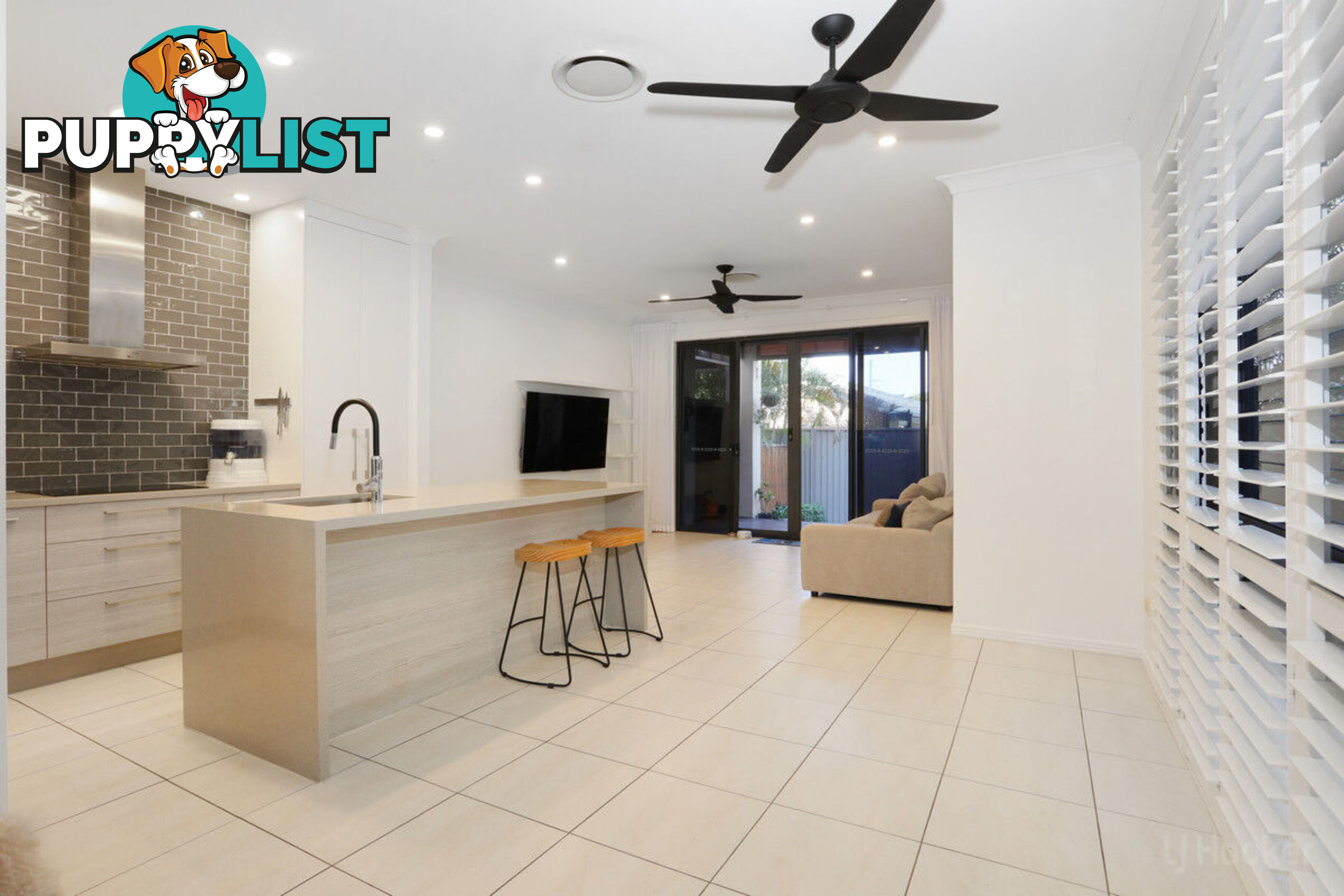 1/20 Killowill Avenue PARADISE POINT QLD 4216