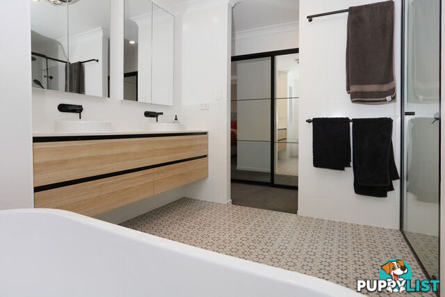 1/20 Killowill Avenue PARADISE POINT QLD 4216