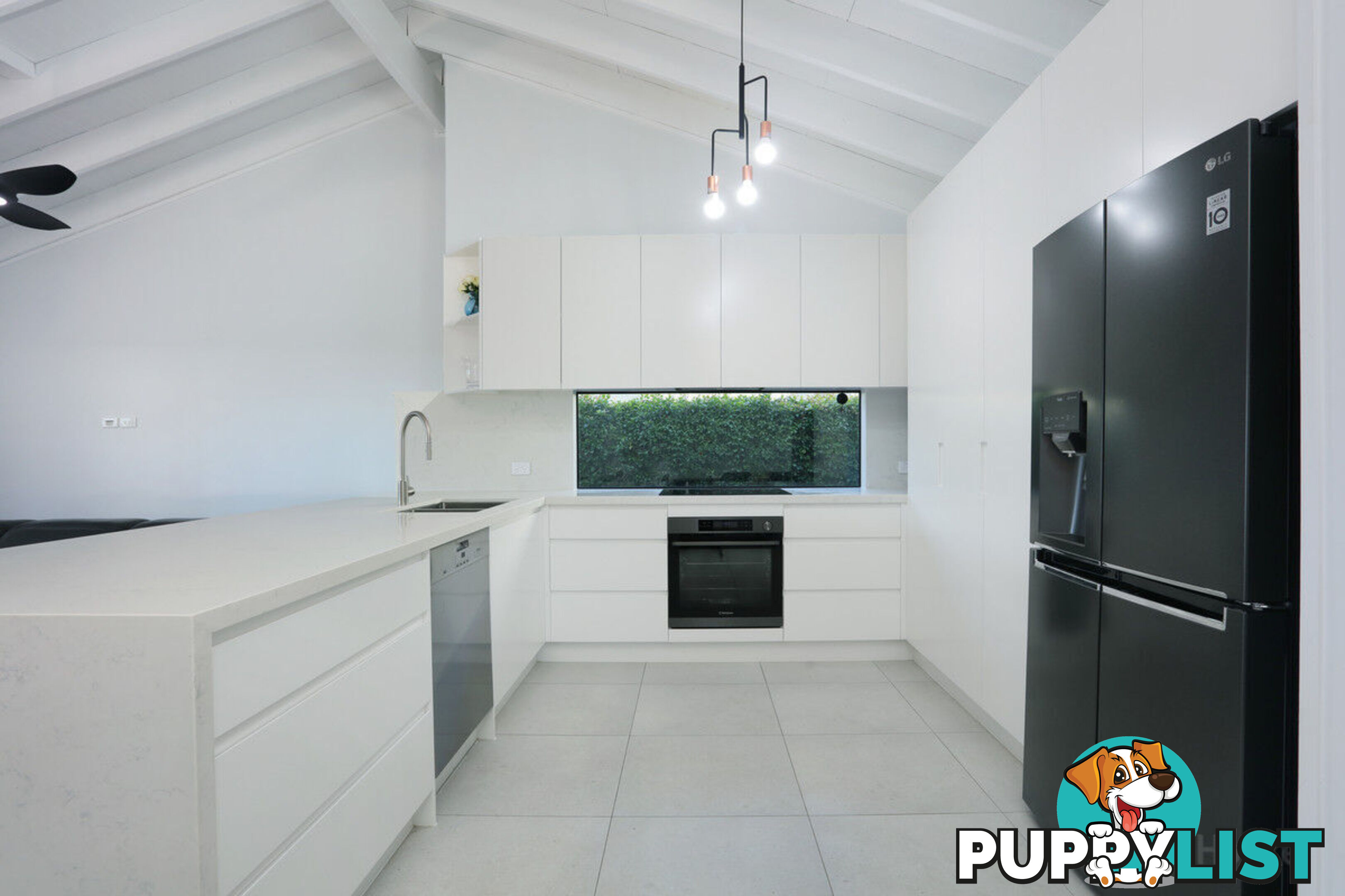 3 Seabreeze Street PARADISE POINT QLD 4216