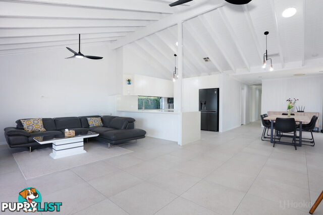 3 Seabreeze Street PARADISE POINT QLD 4216