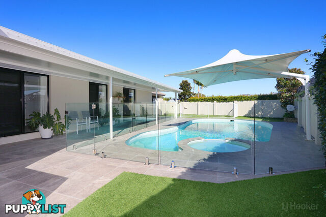 3 Seabreeze Street PARADISE POINT QLD 4216