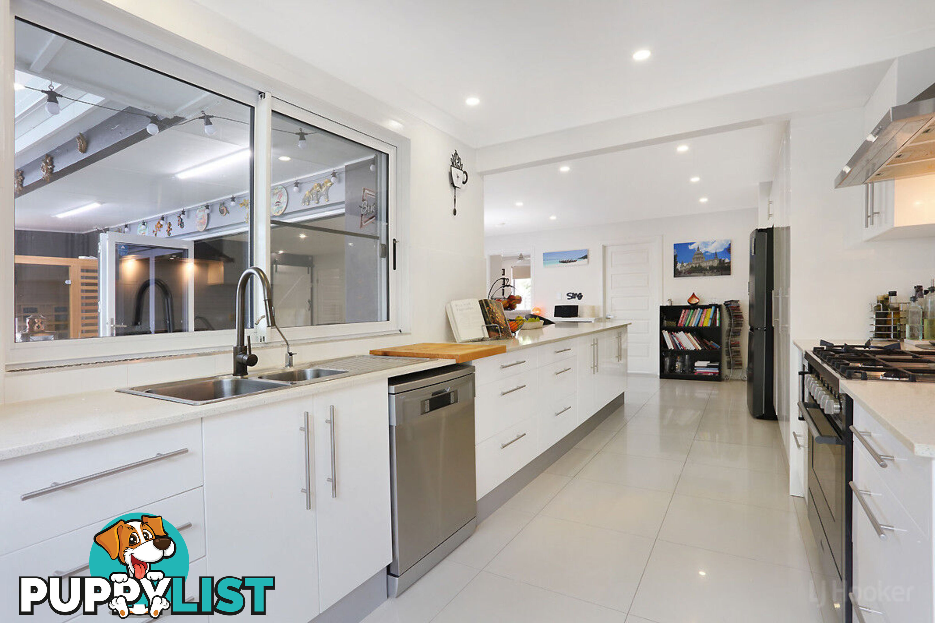 109 Oxley Drive PARADISE POINT QLD 4216