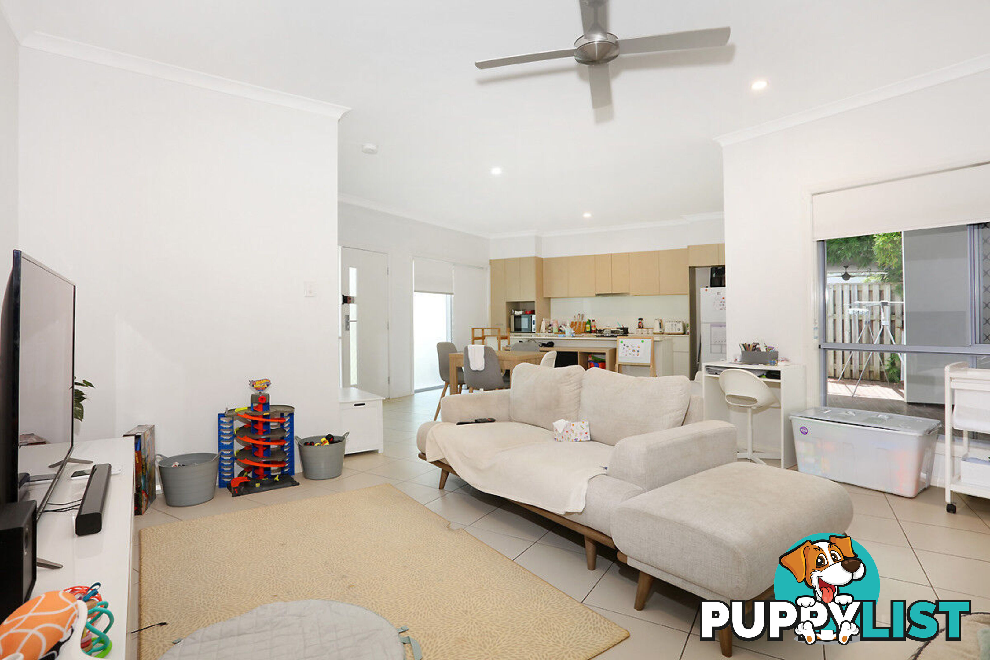 35 Azure Way HOPE ISLAND QLD 4212