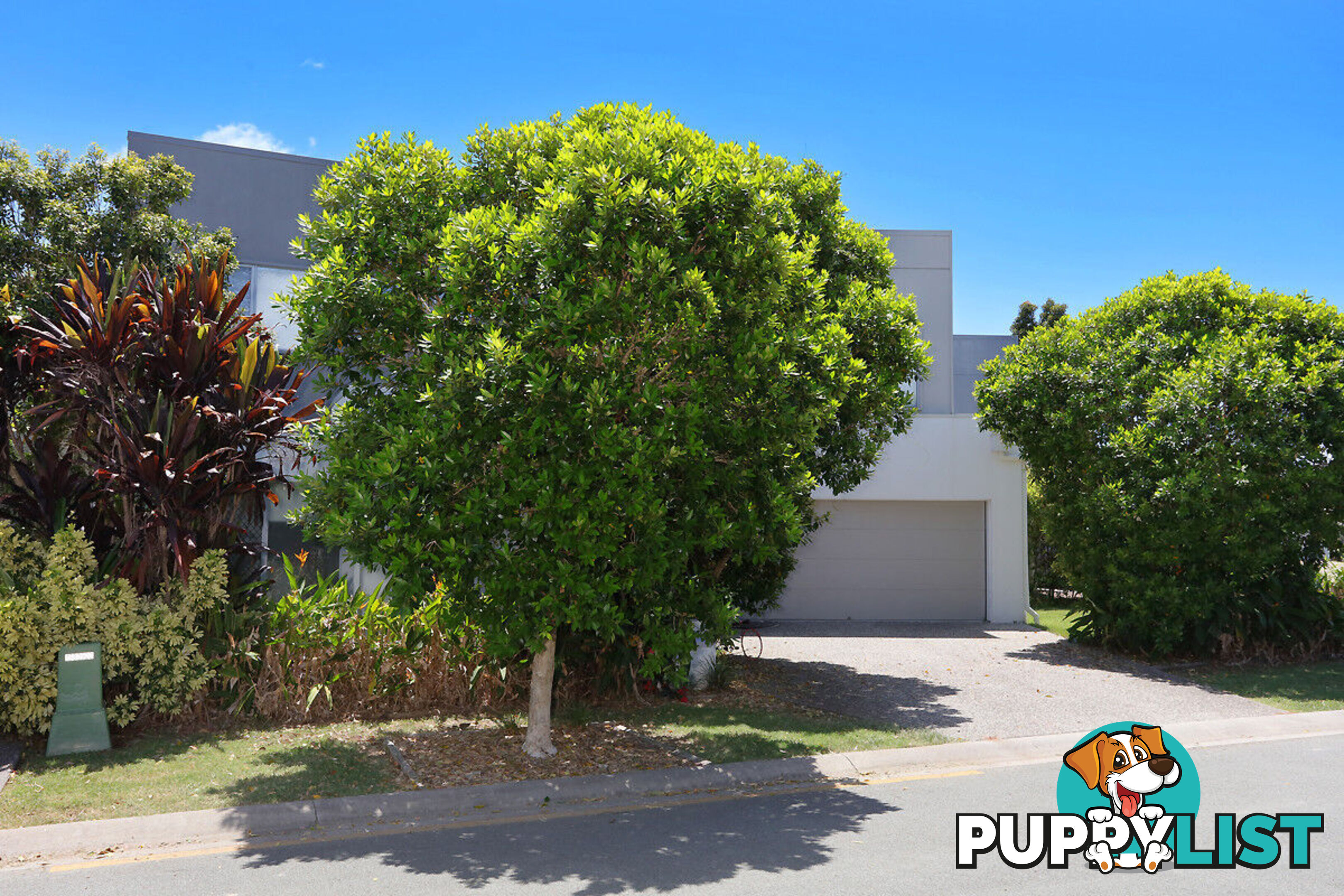 35 Azure Way HOPE ISLAND QLD 4212