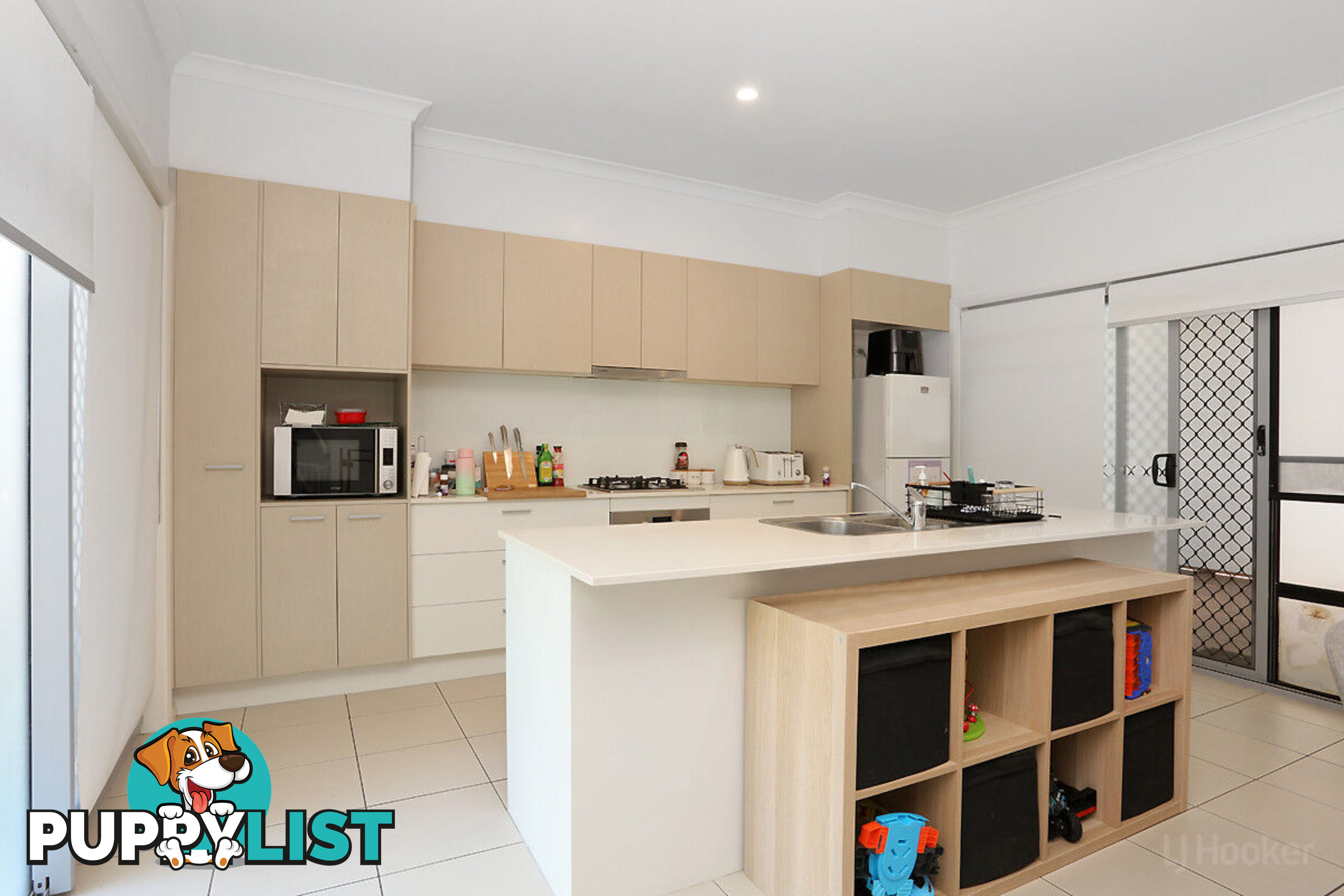 35 Azure Way HOPE ISLAND QLD 4212