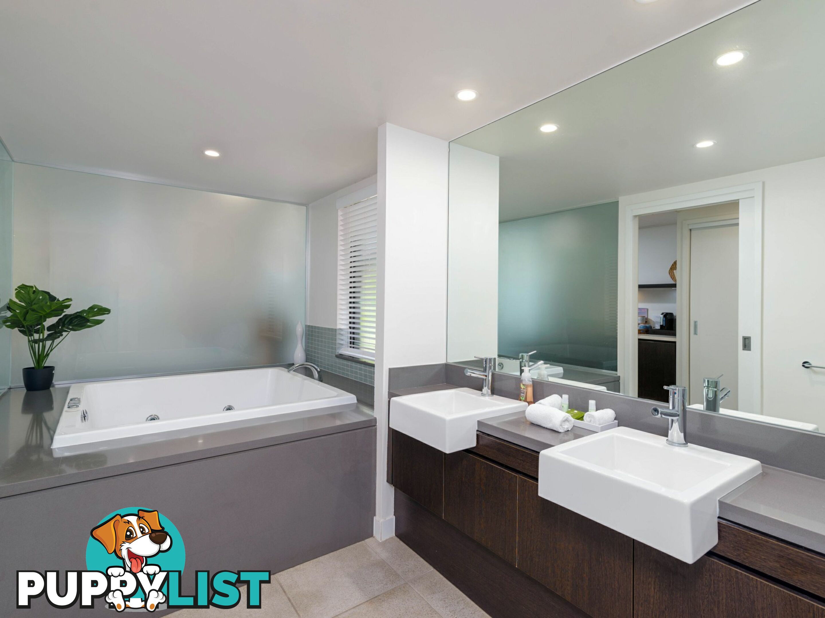 PORT DOUGLAS QLD 4877
