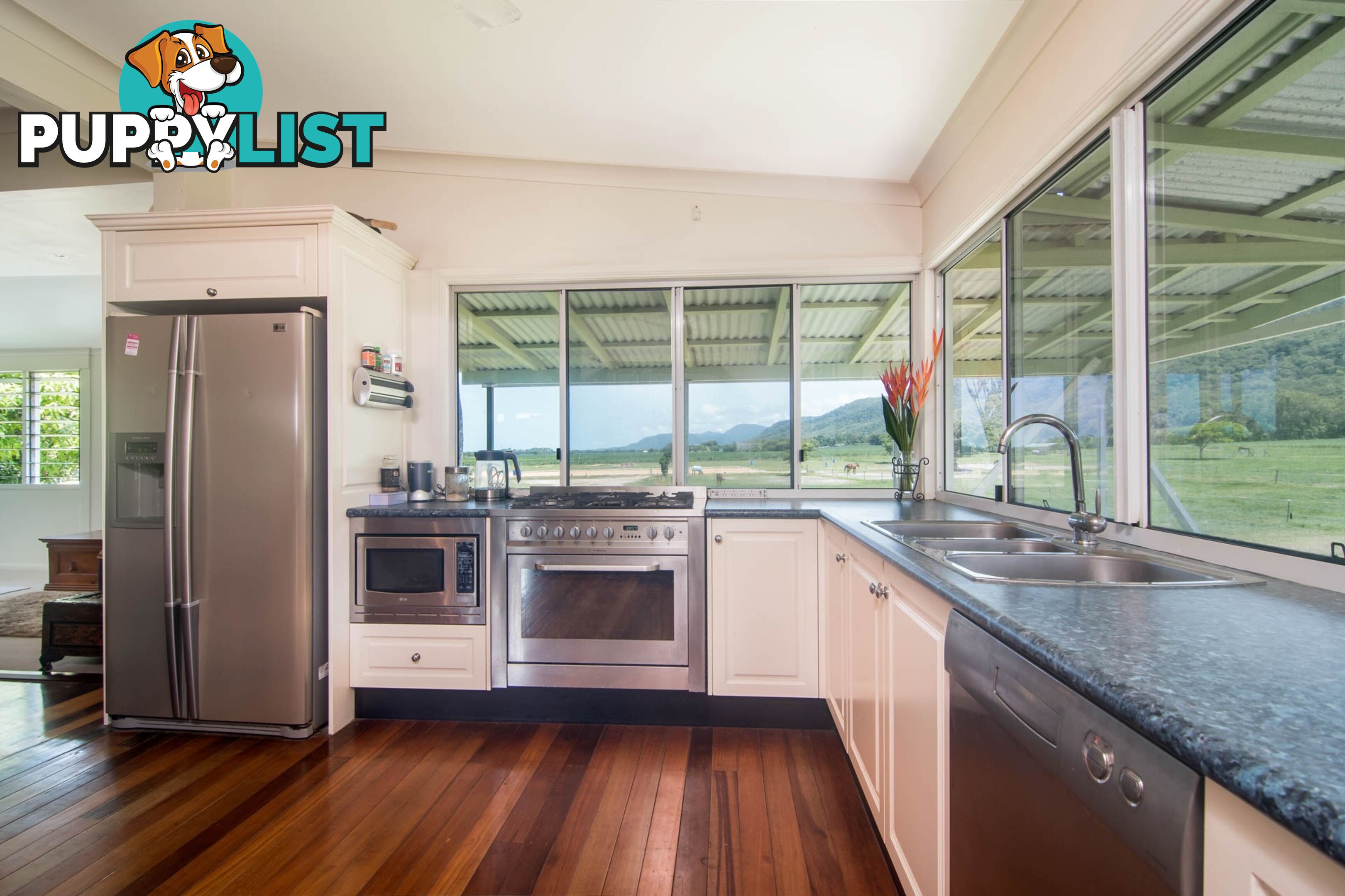 6613 Captain Cook Highway PORT DOUGLAS QLD 4877